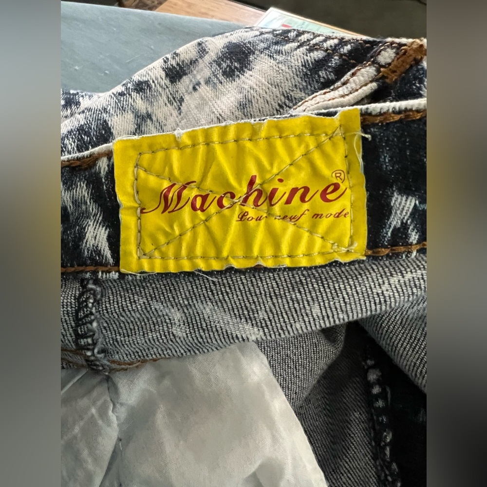 Machine Label Bleached Jeans - Picture 6 of 7